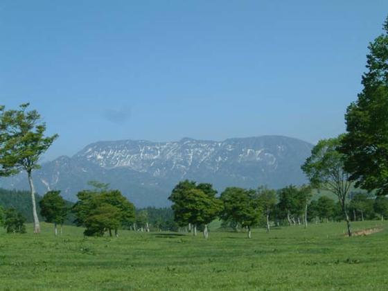 遙か山脈を望む