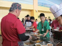 給食の配膳の様子