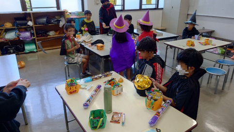 残堀・伊奈平地区児童館のハロウィンパーティーの写真