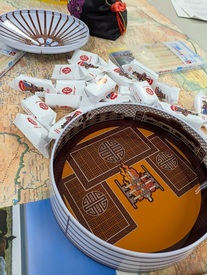 モンゴル国のチョコレート缶